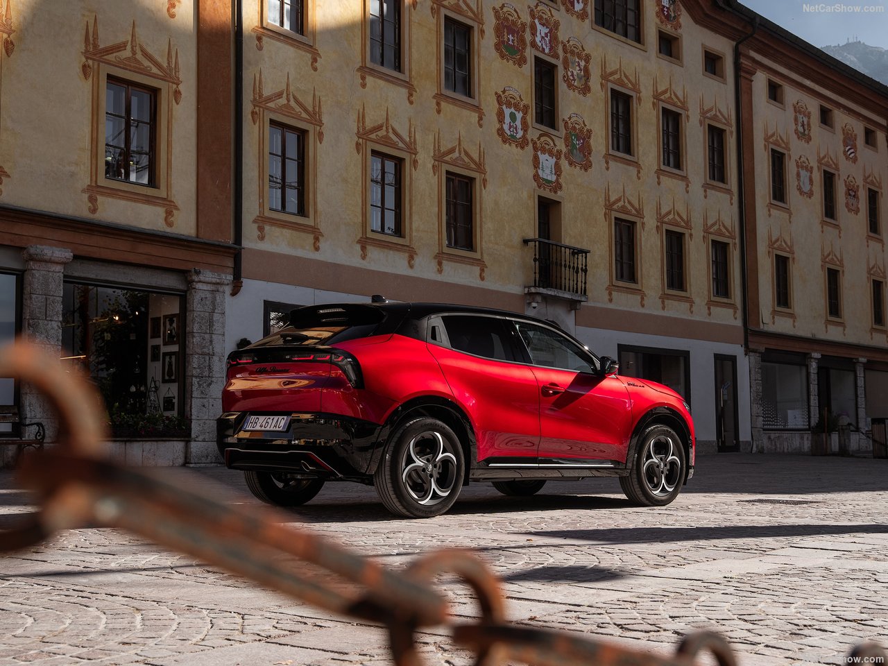 Alfa_Romeo-Junior_Sport_Speciale-2026-1280-881878ad93b71b25107e476f00d7403c74