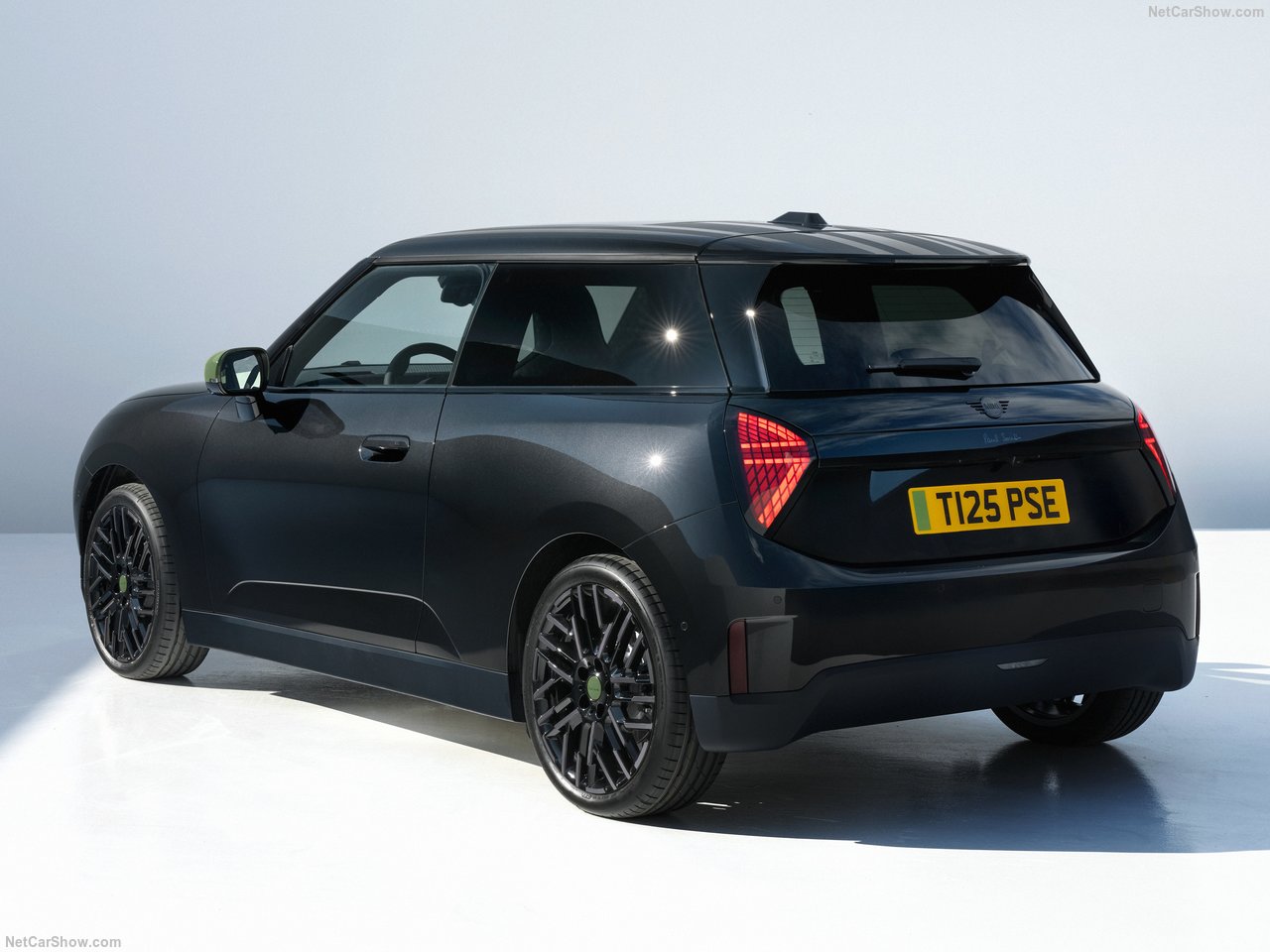 Mini-Paul_Smith_Edition-2026-1280-f79d984337f518e458177498d13cf27d5a
