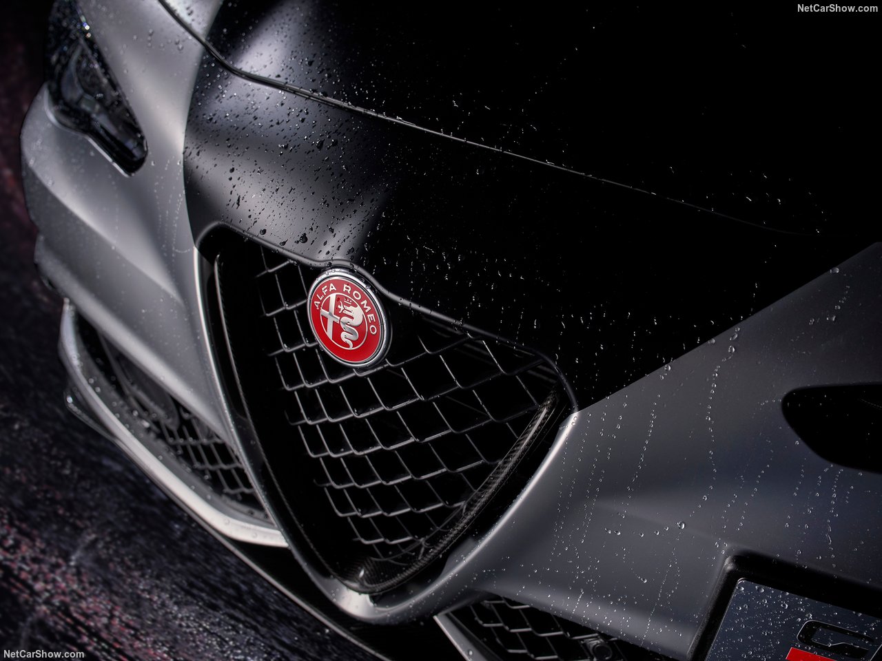 Alfa_Romeo-Giulia_Quadrifoglio_Luna_Rossa-2026-1280-f930c9e6b410f866bfe68e24103d9c4e18