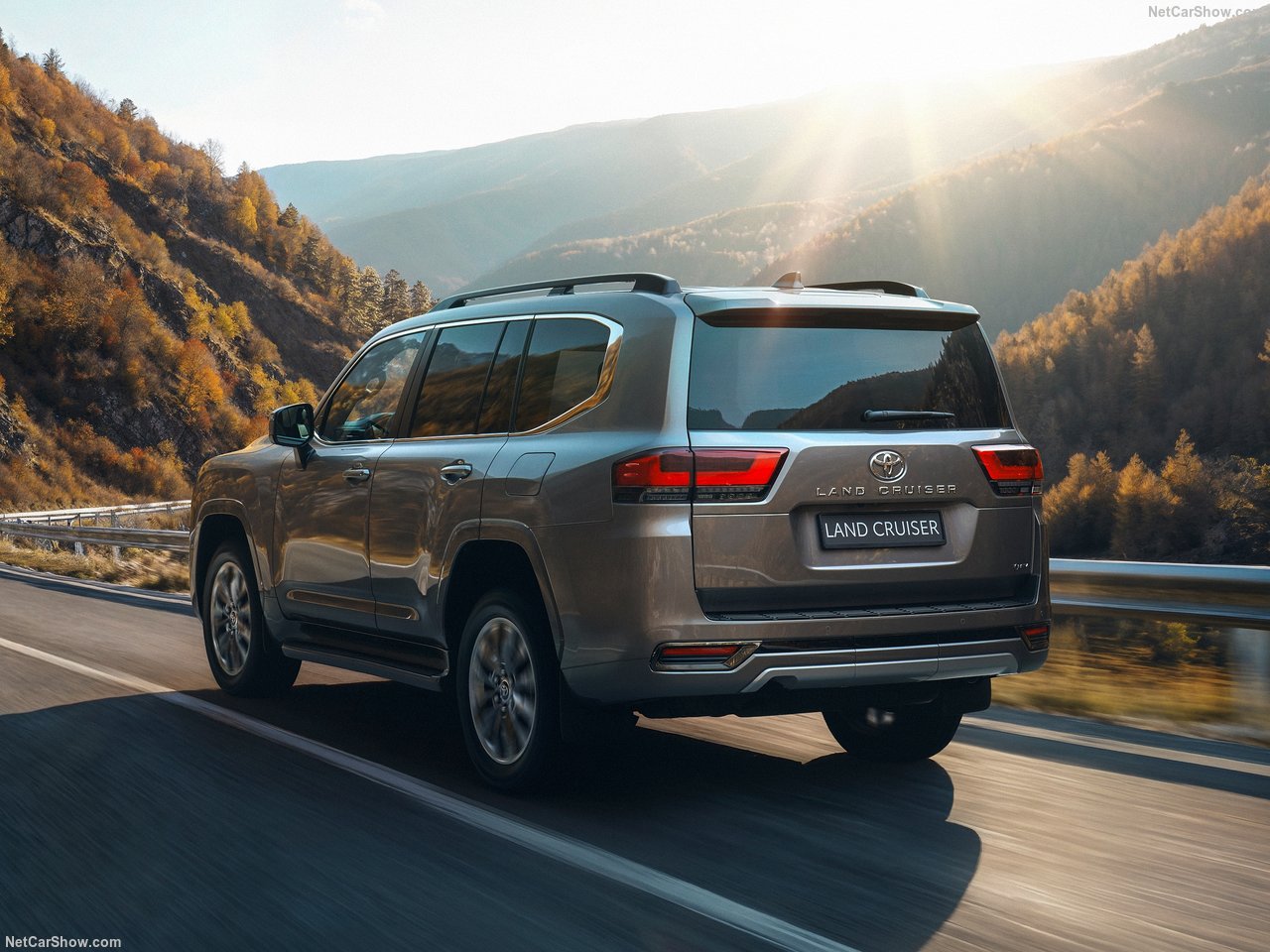 Toyota-Land_Cruiser_300_Hybrid-2026-1280-cc3814d66c0ef7402cc8cff380b8a23e8d