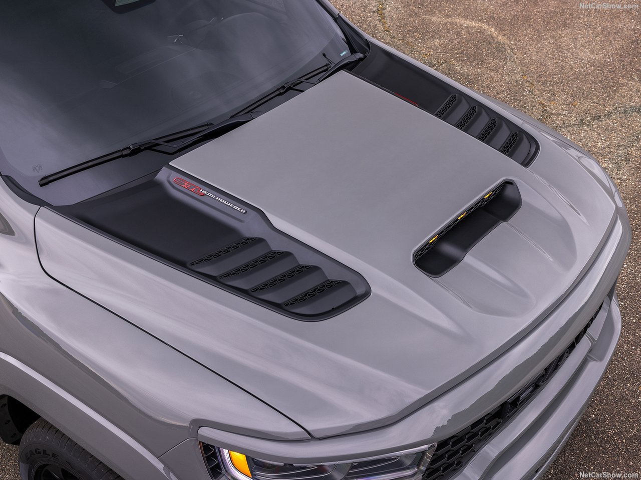 Ram-1500_Rumble_Bee-2027-1280-6210a769a9141615f7dedaebf090b9d387